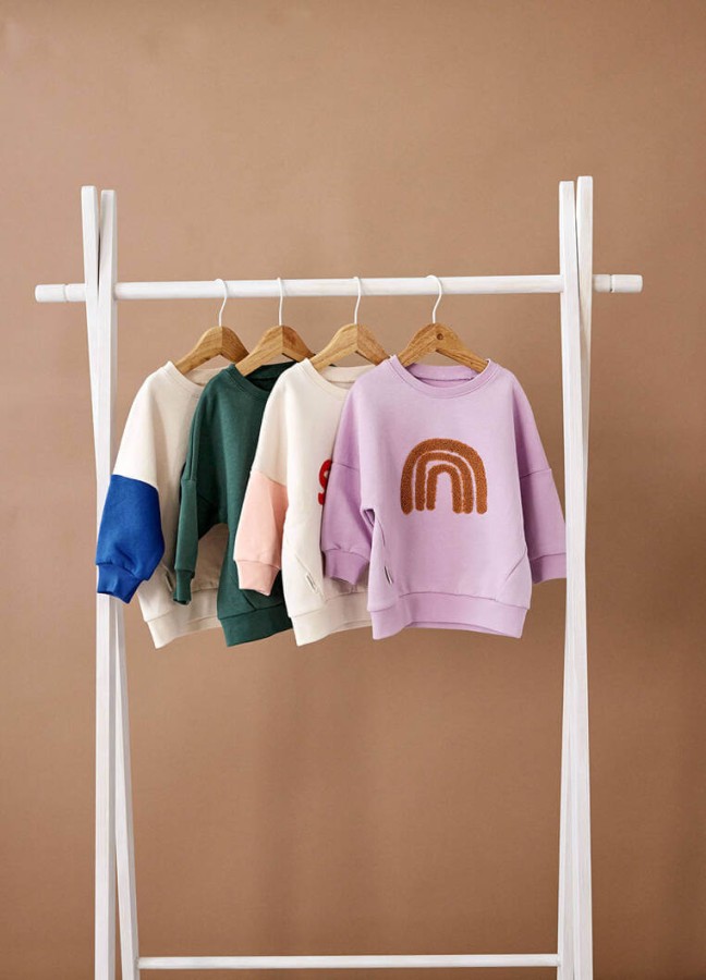 Bluza z bawełny organicznej GOTS Little Gang Rainbow lilac / Lassig