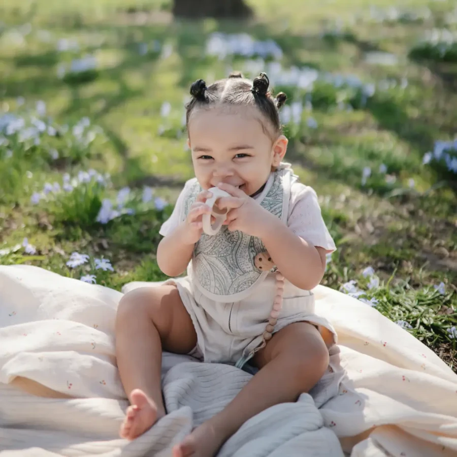 Zawieszka koralikowa na smoczek Eva - Blush / Mushie