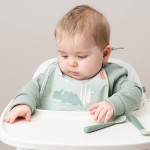 Śliniak z kieszonką Tiny Happy Clouds - Green, 2 szt. / Done by Deer