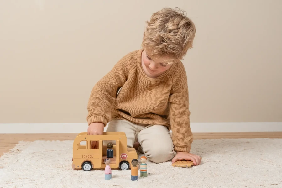 Szkolny autobus FSC / Little Dutch