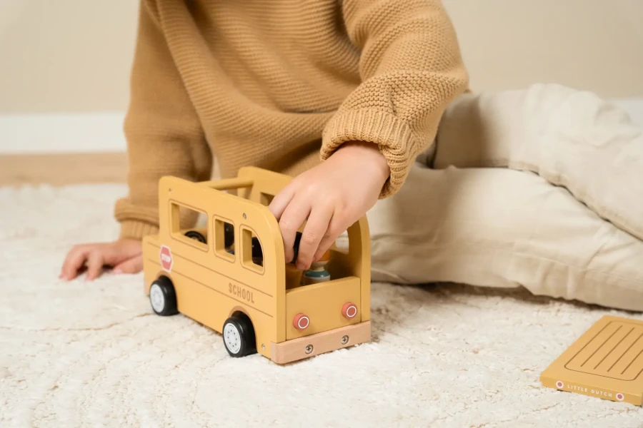 Szkolny autobus FSC / Little Dutch