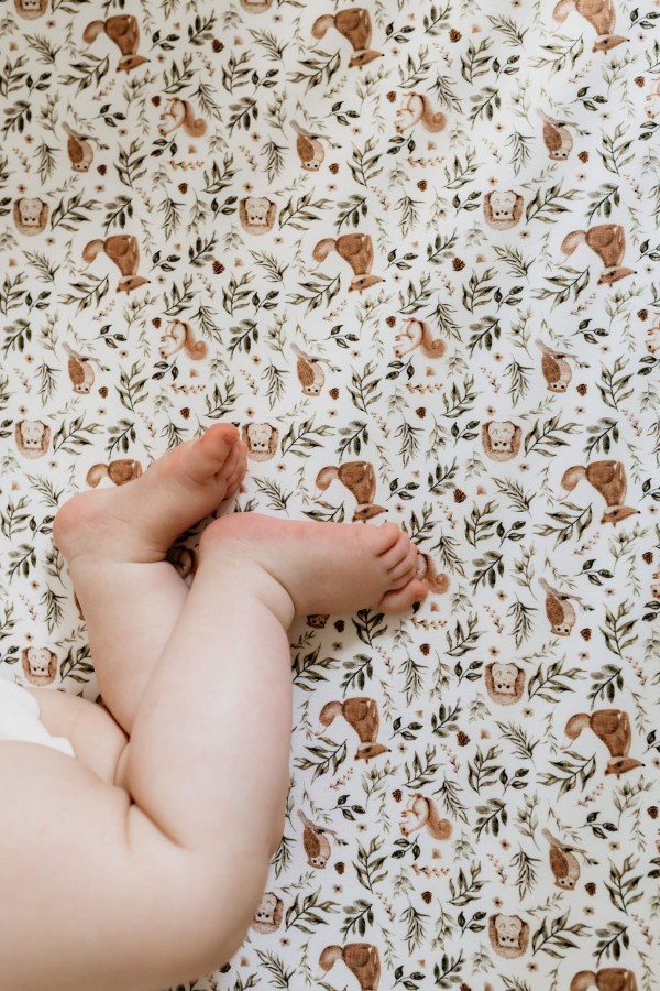 Prześcieradło do łóżeczka Ivory Forest / Dobre Liski by Sleepee