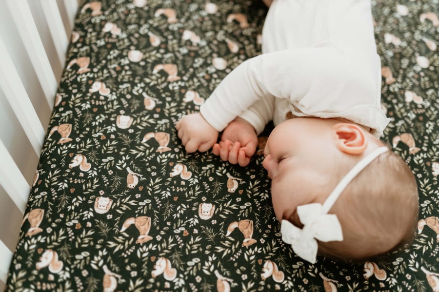 Prześcieradło do łóżeczka Green Forest / Dobre Liski by Sleepee