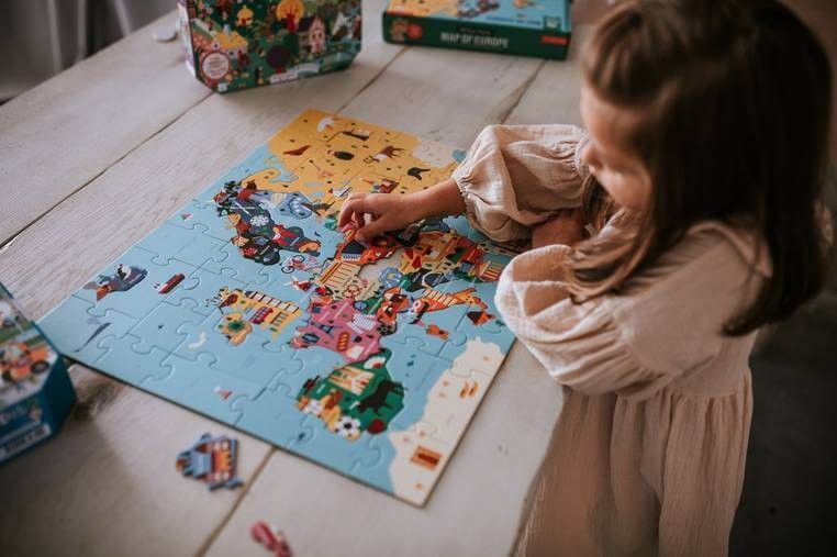 Puzzle Mapa Europy z elementami w kształcie państw 5+ / Mudpuppy
