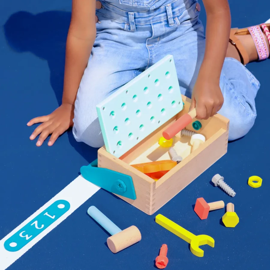 Fix n play kit - skrzyneczka małego majsterkowicza / B.Toys