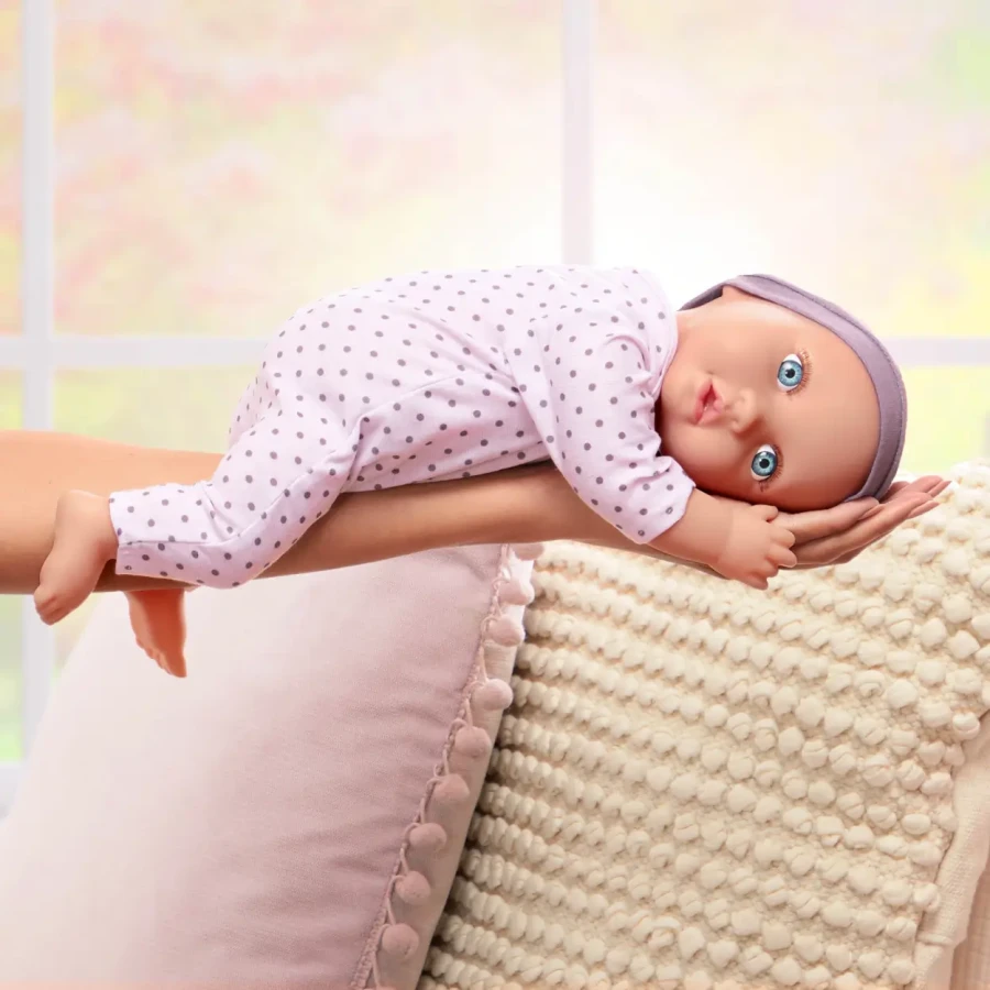 Lalka niemowlę ze smoczkiem, w piżamce w kropeczki i czapeczce / LullaBaby