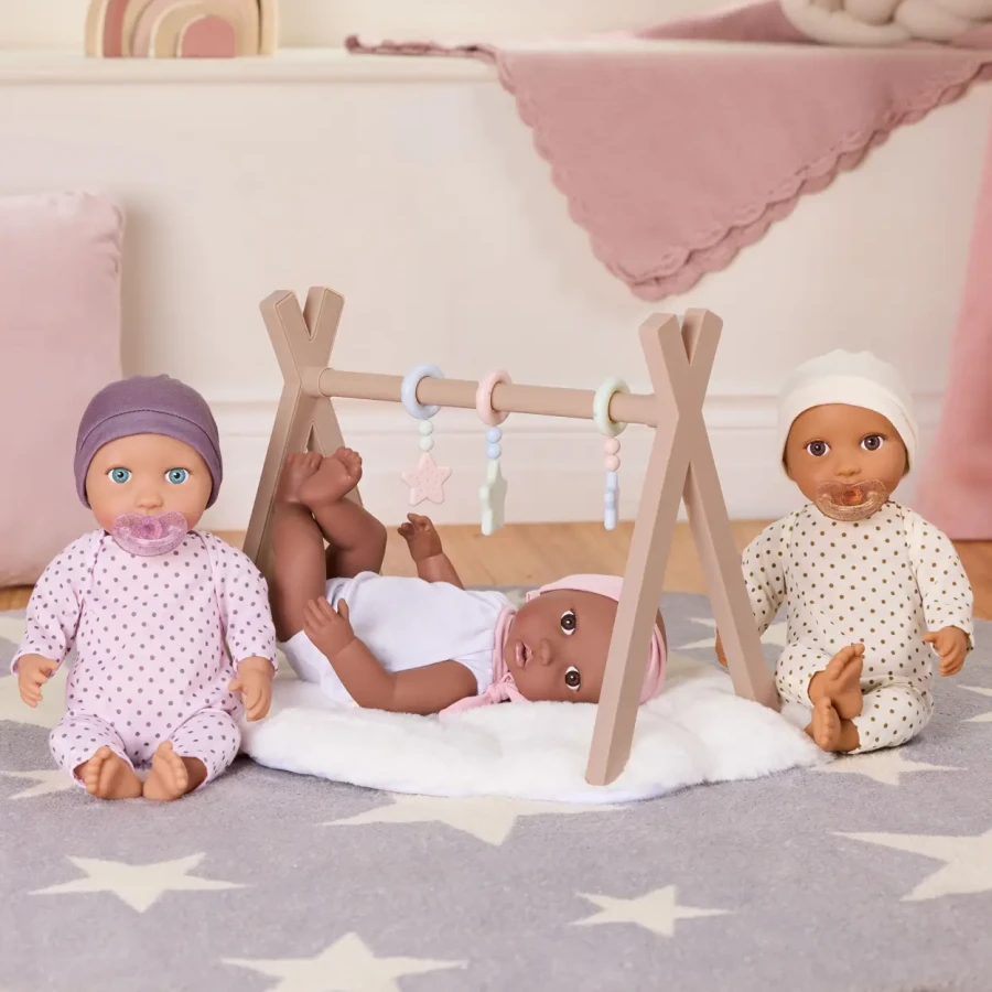 Lalka niemowlę ze smoczkiem, w piżamce w kropeczki i czapeczce / LullaBaby