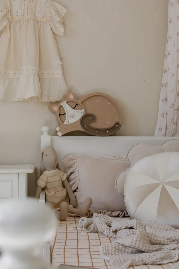 Lampa Little Lights Kot - Cappuccino / Little Lights