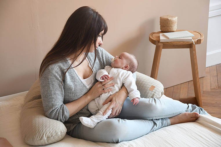 Ergonomiczna poduszka rogal dla kobiet w ciąży i karmiących Big Flopsy™, Fleur de coton Linen / Beaba