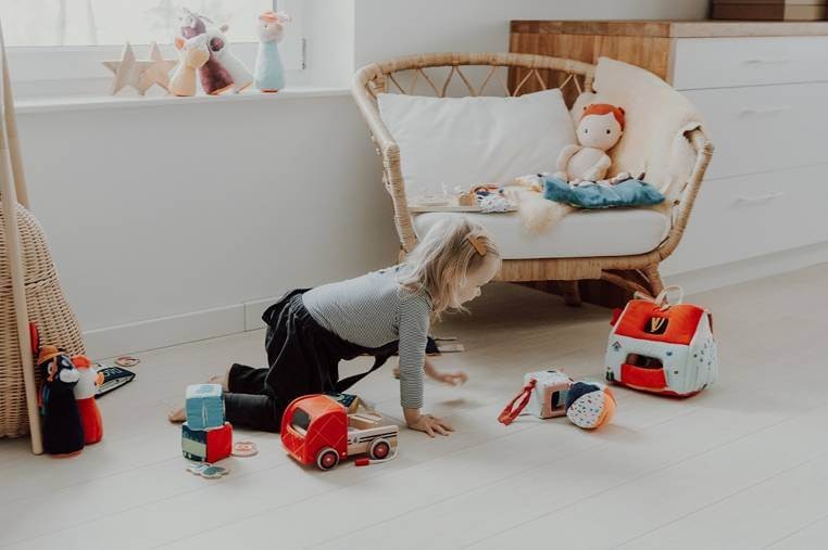 Rozkładany domek Farma z 6 zwierzątkami, rolnikiem i traktorem 18 m+ / Lilliputiens