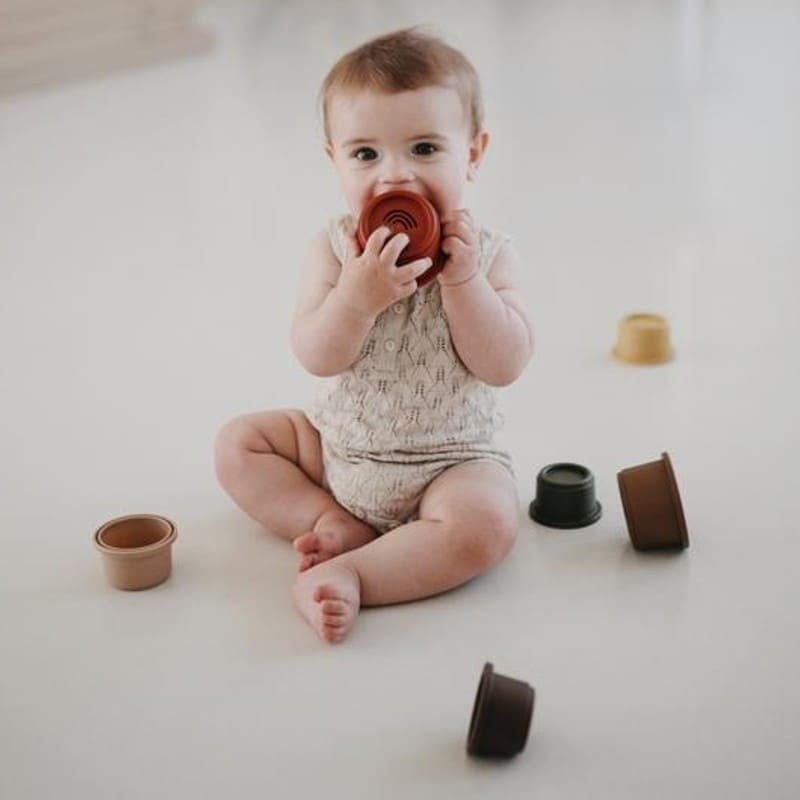 Stacking Tower - wieża z kubeczków RETRO / Mushie