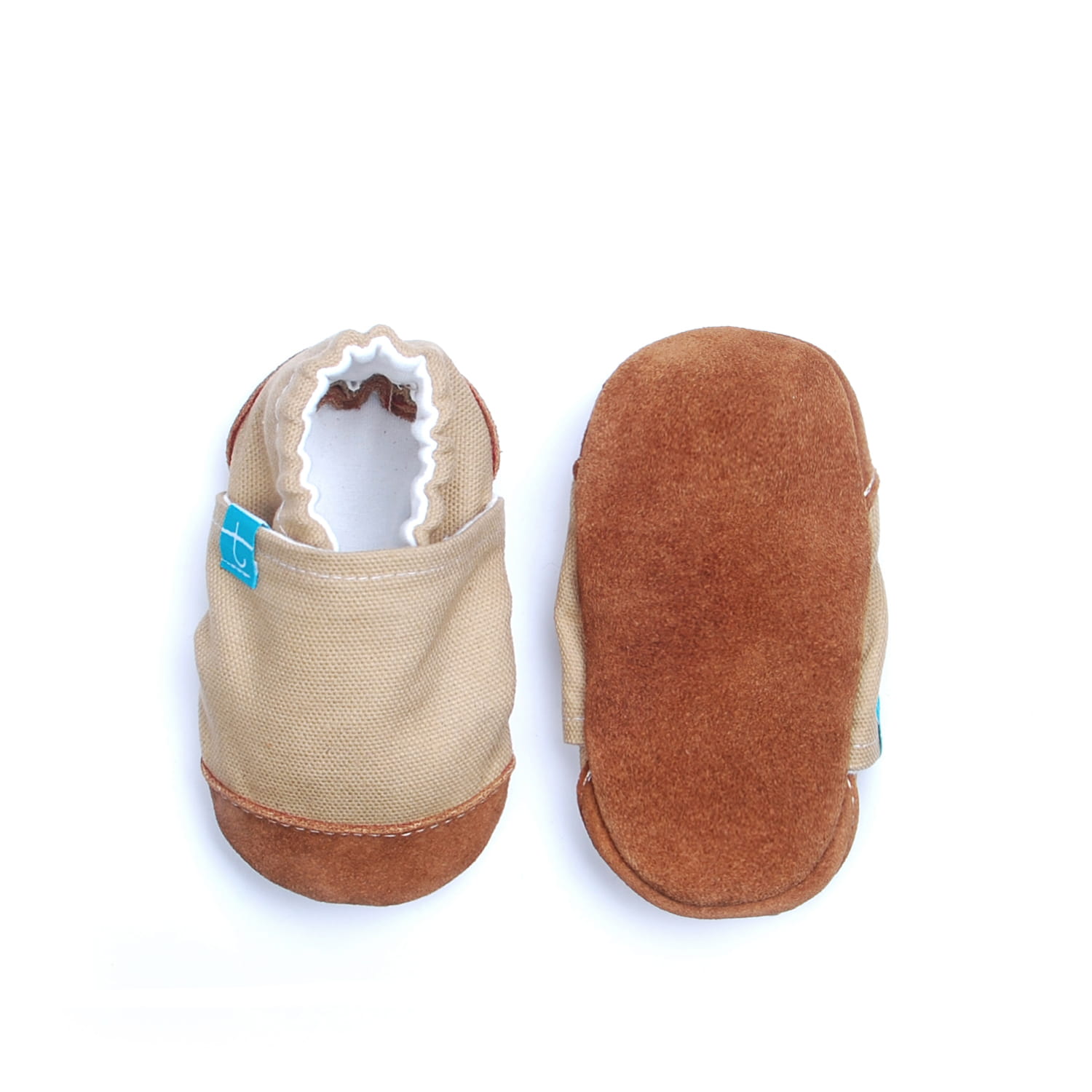 Kapcie dziecięce pokazane od góry i od strony podeszwy