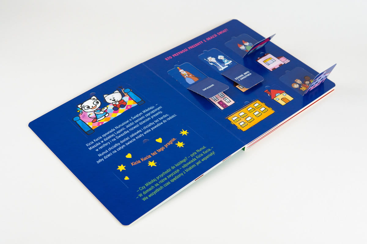 Rozkładówka książki o Kici Koci i Nunusiu z otwieranymi okienkami