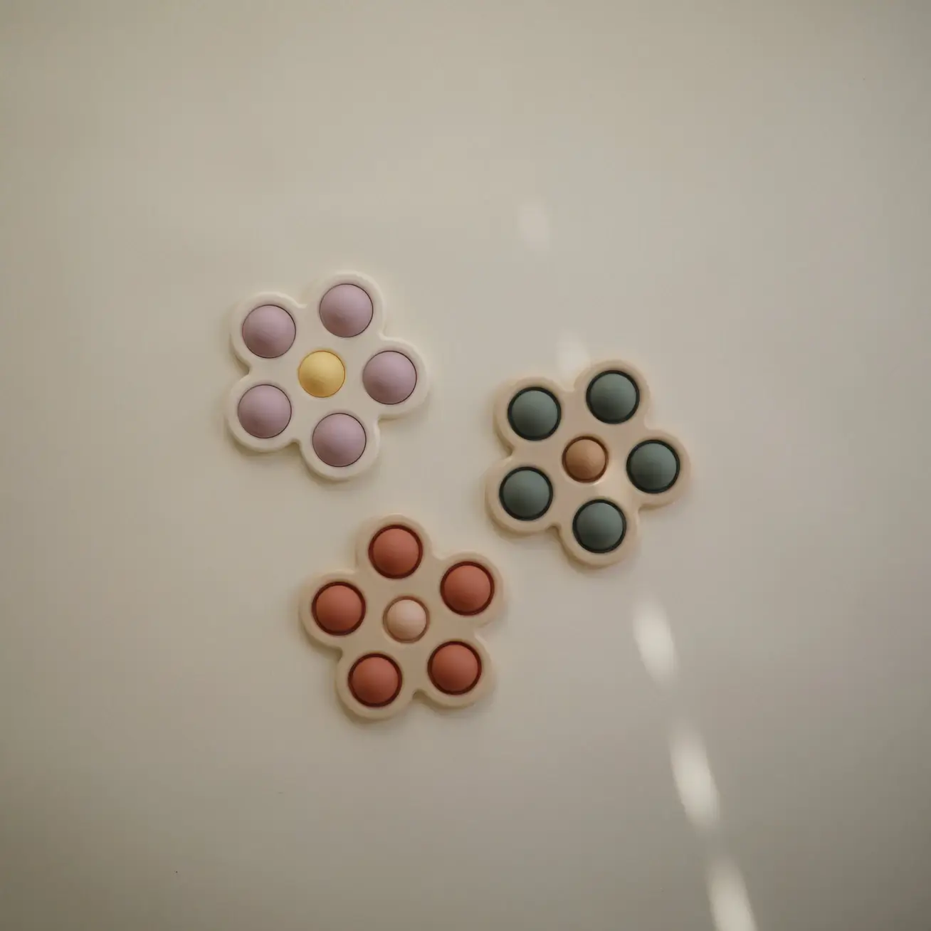 Dlaczego warto i jakie wybrać zabawki antystresowe dla dzieci?